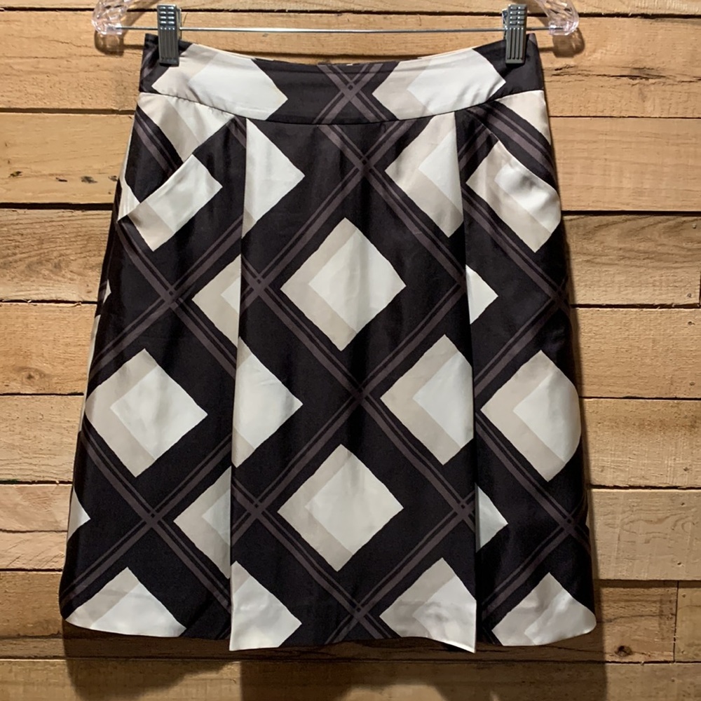 Banana Republic Skirt Geometric Print, Pleated Details At Front Size 0